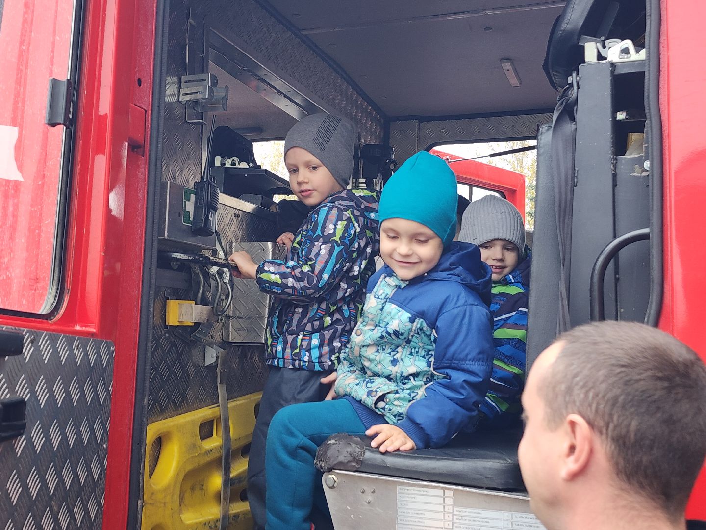 фрязино, пожарно-спасательная часть, экскурсия, мчс 35 лет, посадка деревьев,