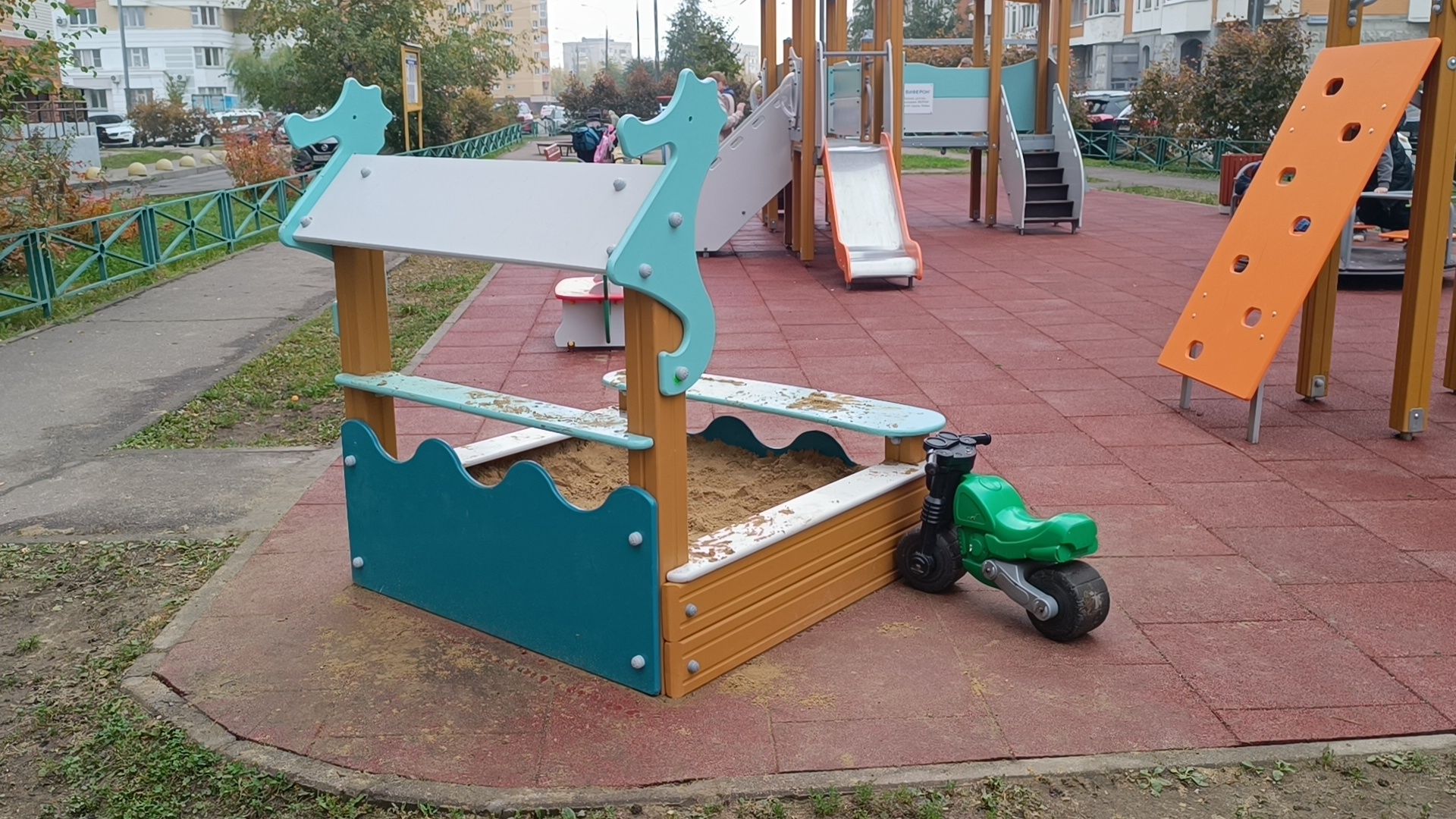 детская  площадка, лобня, двор,