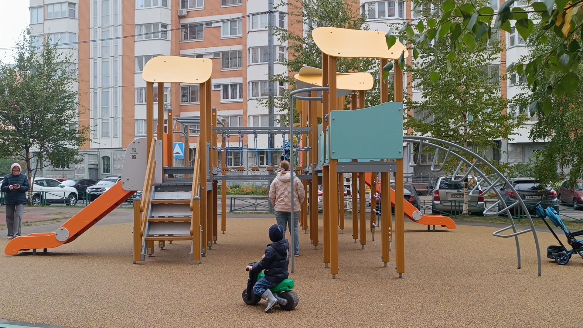 детская  площадка, лобня, двор,