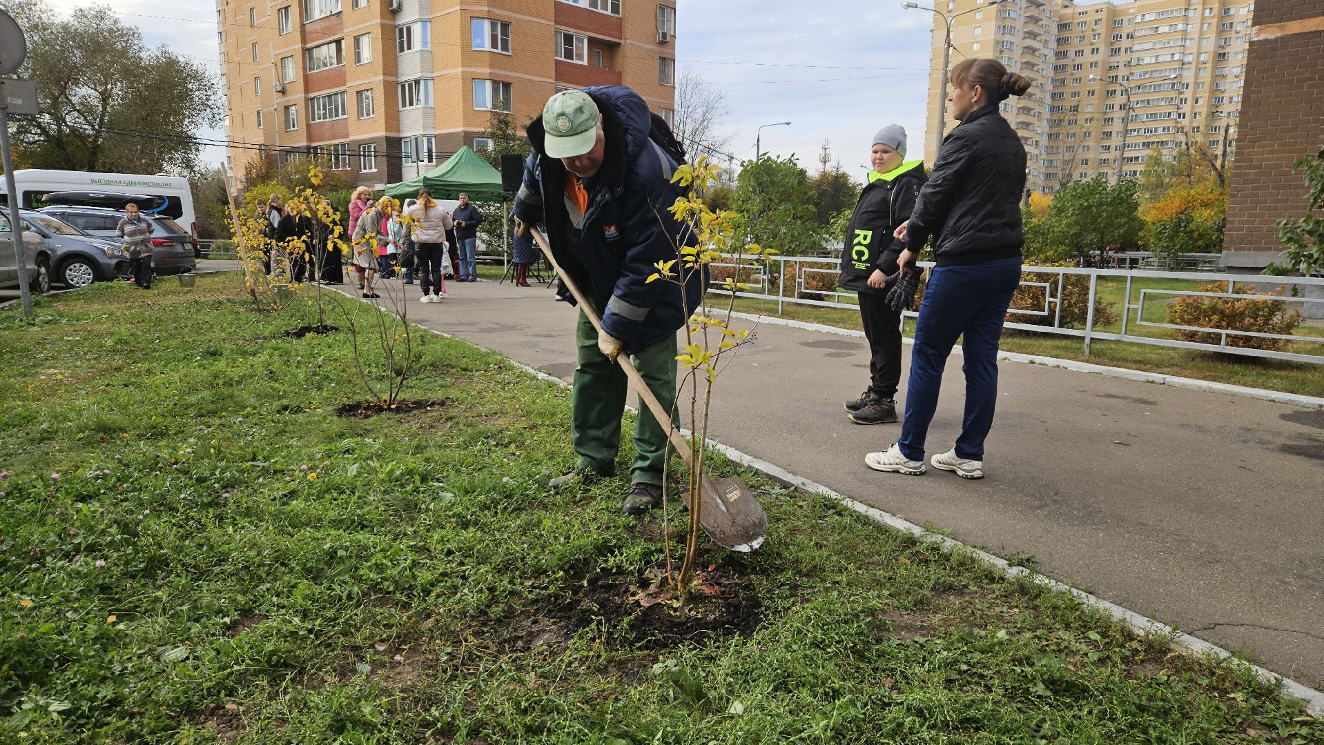 долгопрудный, благоустройство, сирень, акция посади дерево,