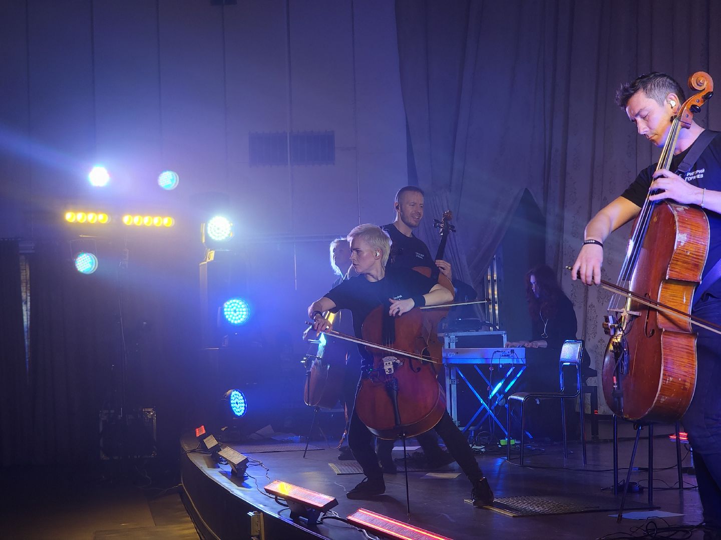 Черноголовка, Концерт, Мировые рок-хиты,