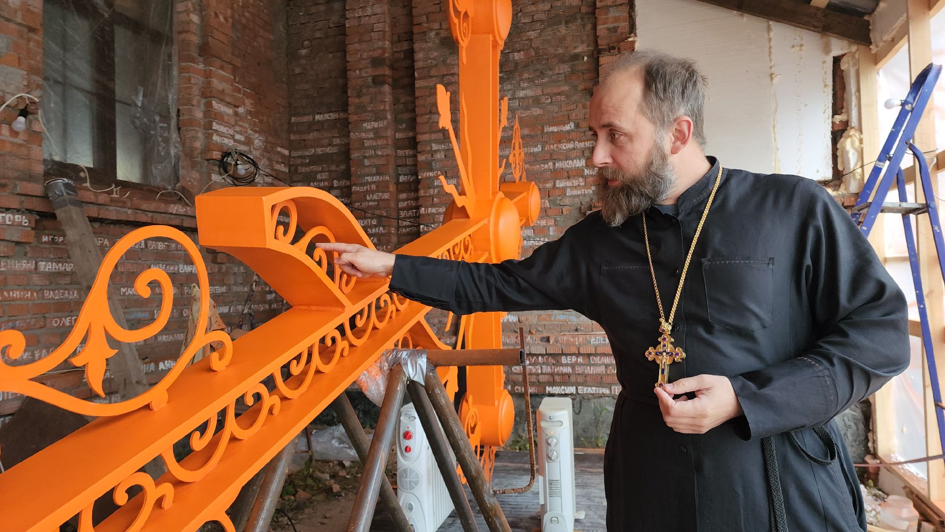 купол над храмом, Крест , Храм, Лобня, церковь,