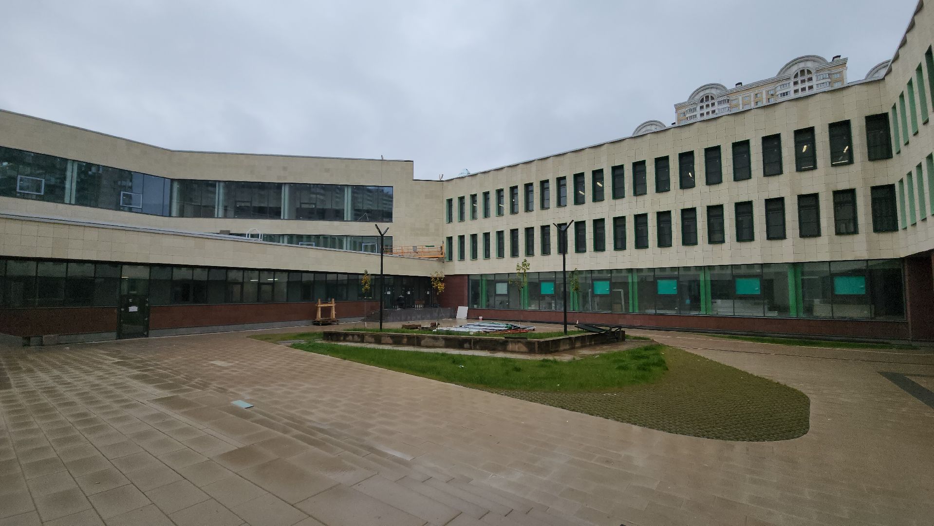 стройка, новая школа, красногорск, изумрудные холмы,