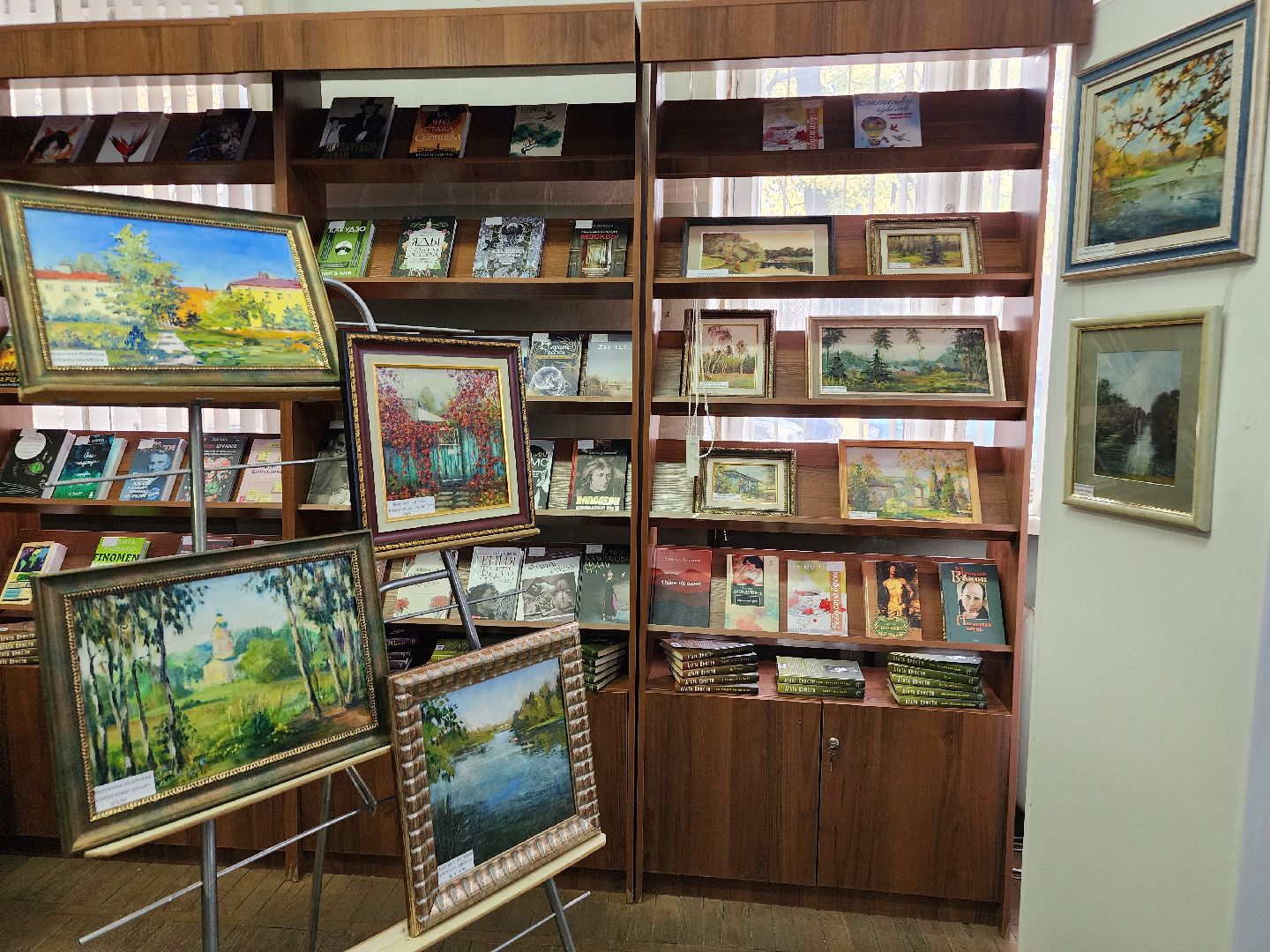 фрязино, художественная выставка, библиотека, художники, пленэры, картины,