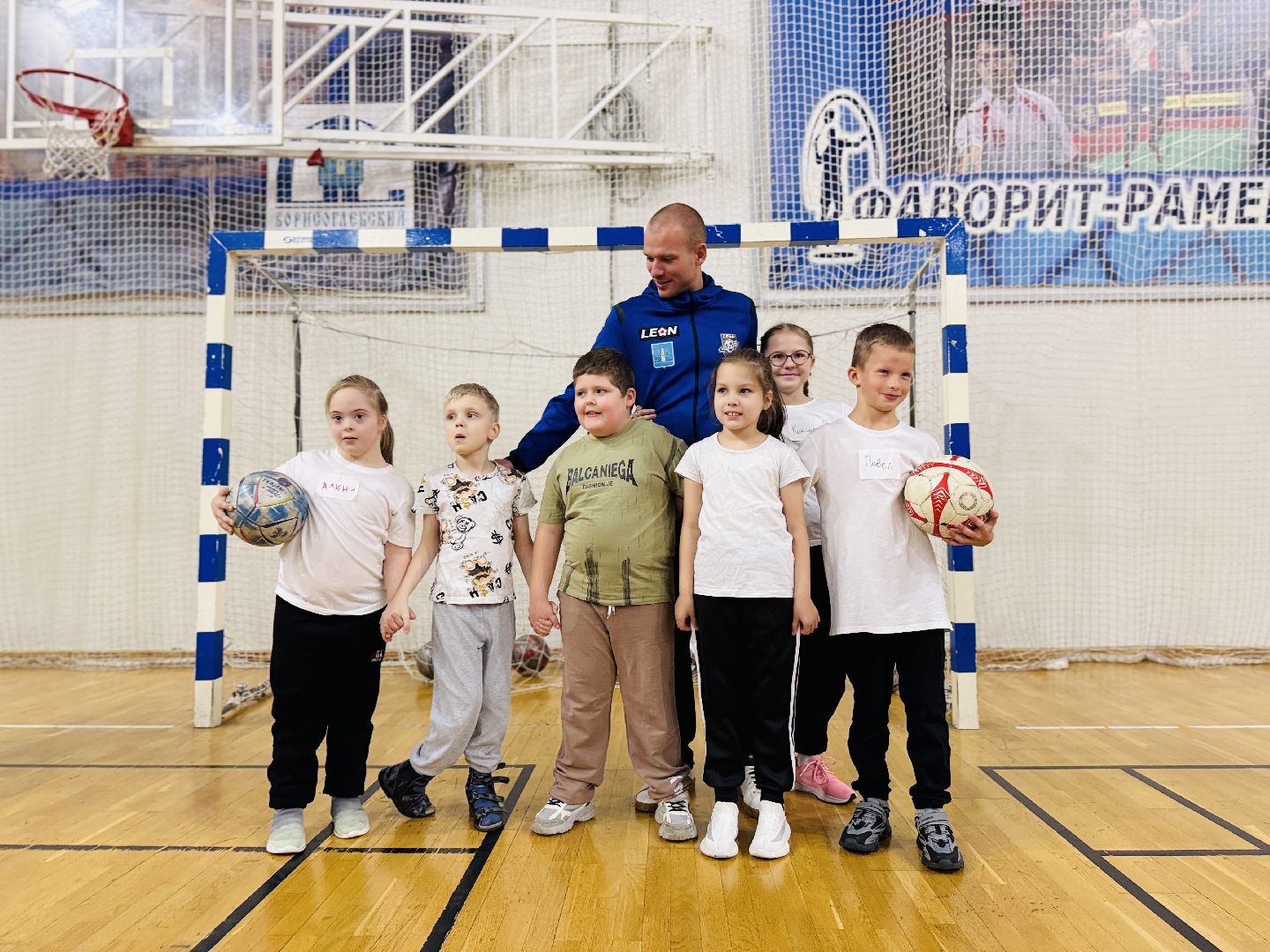 леон сатурн, раменский сатурн, благотворительный мастер-класс, мастер-класс от футболистов, дети с овз,