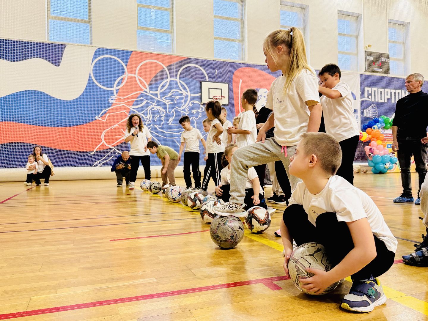 леон сатурн, раменский сатурн, благотворительный мастер-класс, мастер-класс от футболистов, дети с овз,