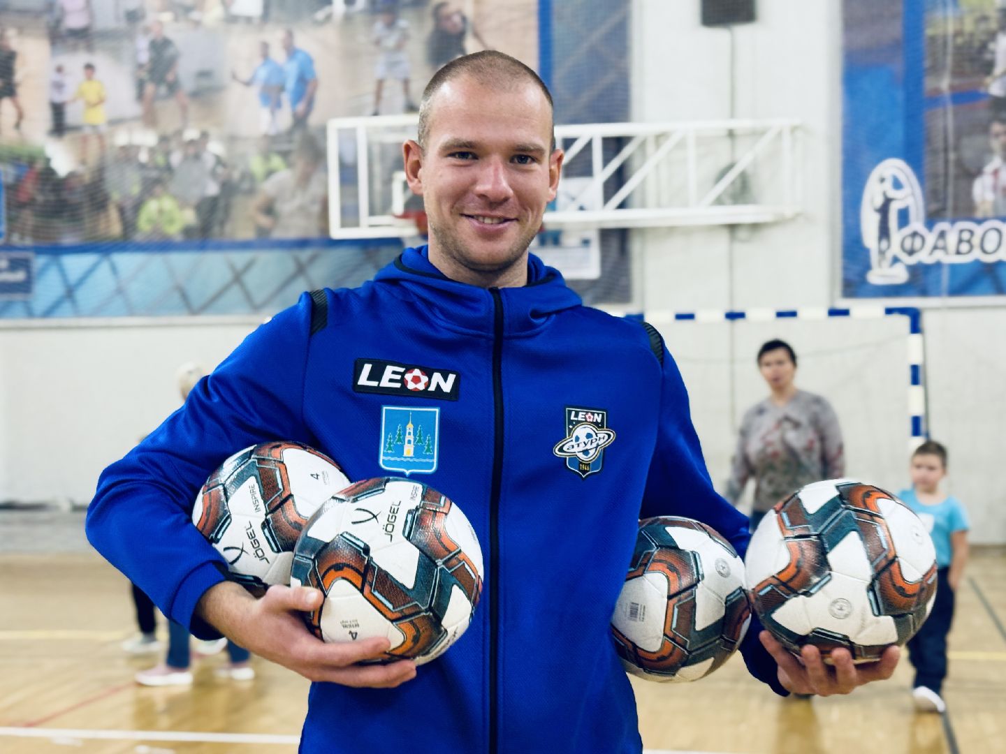 леон сатурн, раменский сатурн, благотворительный мастер-класс, мастер-класс от футболистов, дети с овз,