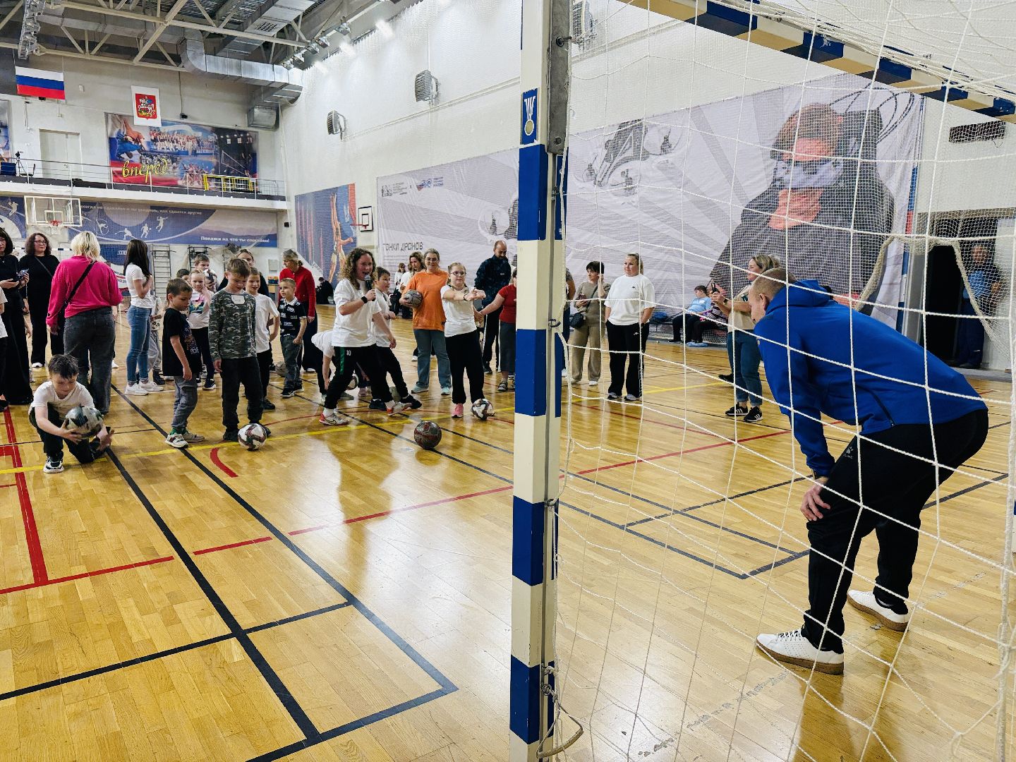 леон сатурн, раменский сатурн, благотворительный мастер-класс, мастер-класс от футболистов, дети с овз,