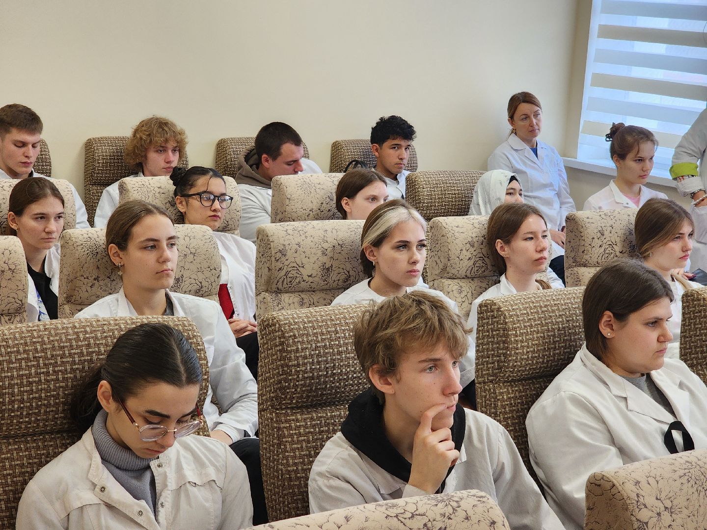 Подольск , детская больница, студенты, медики,