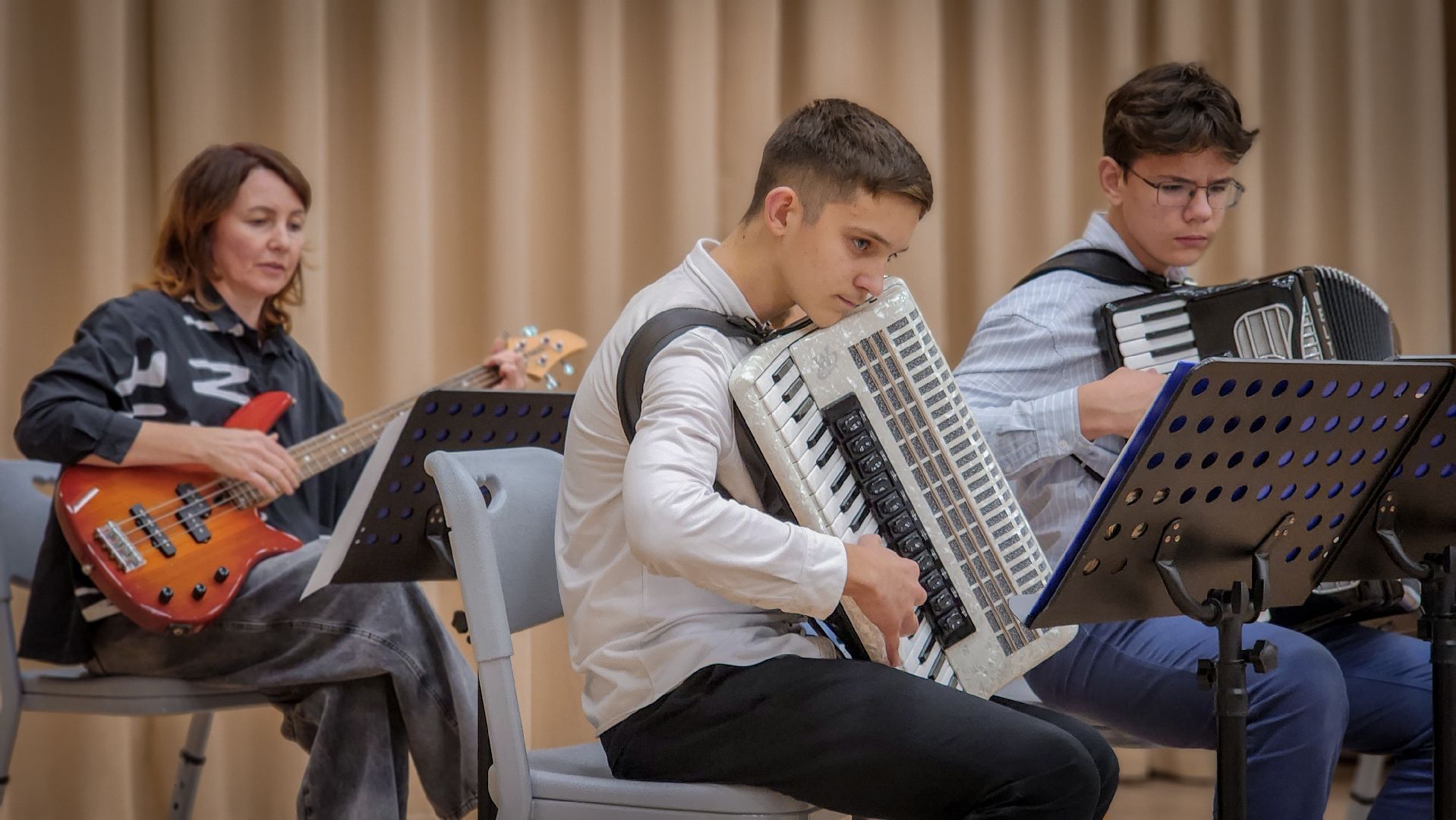бронницы , детская школа искусств в бронницах, капитальный ремонт детской школы искусств , первое занятие в школе искусств , завершен ремонт детской школы искусств в бронницах,