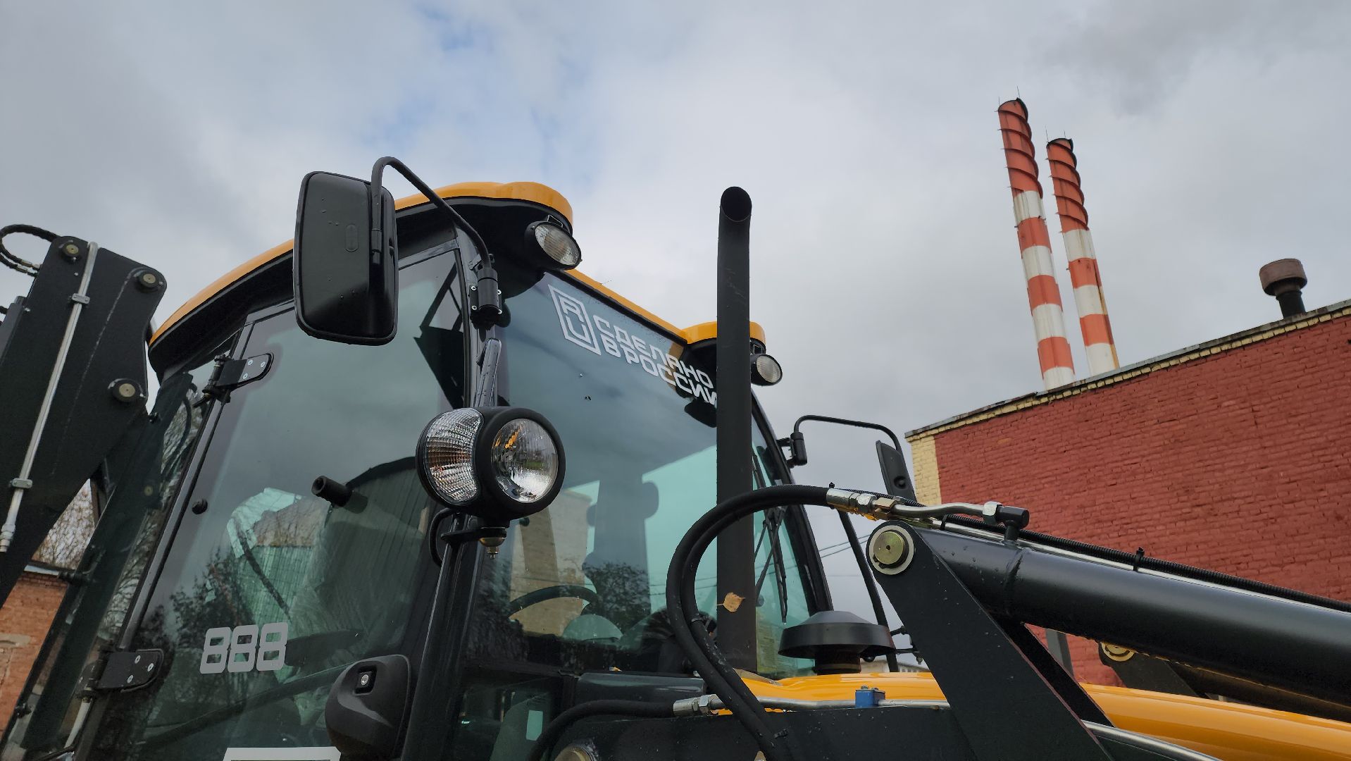 кашира, муп теплосеть, экскаватор-погрузчик, новая техника, губернаторская программа, ремонт, благоустройство,