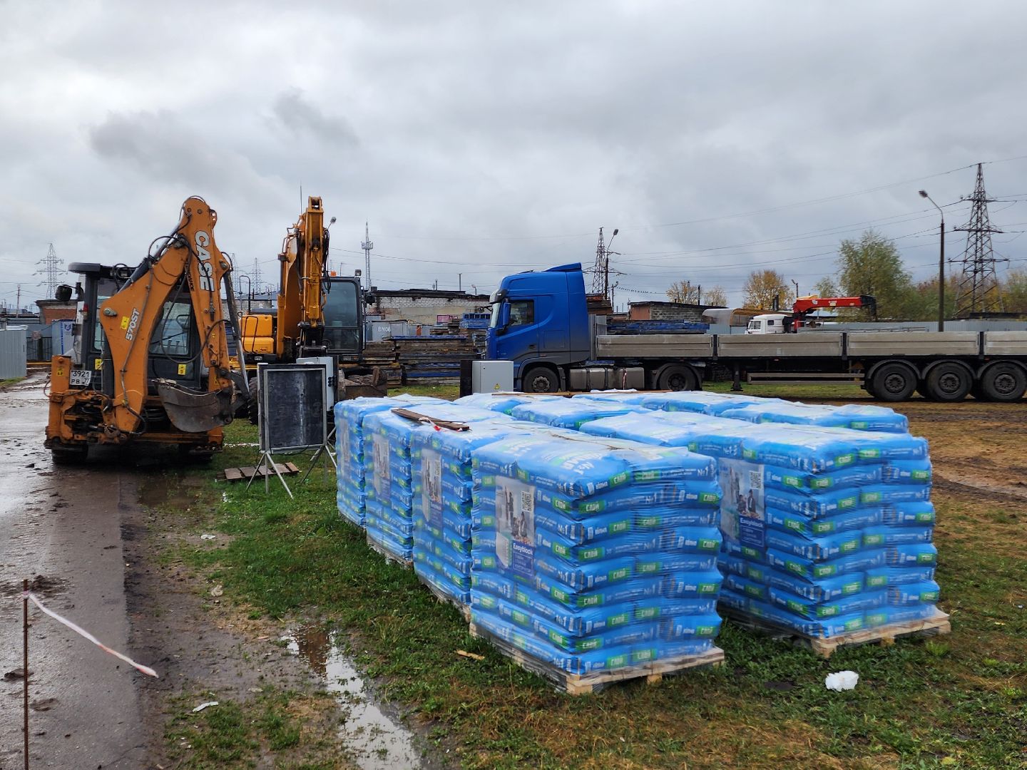 чехов, улица чехова 8а, гимназия 2, новая пристройка, строительство, реконструкция, зона для мытья колес грузовиков, временная подъездная дорога, стройгородок, котлован, устранение второй смены в гимназии, госпрограмма московской области, строительство и капремонт социальных объектов,