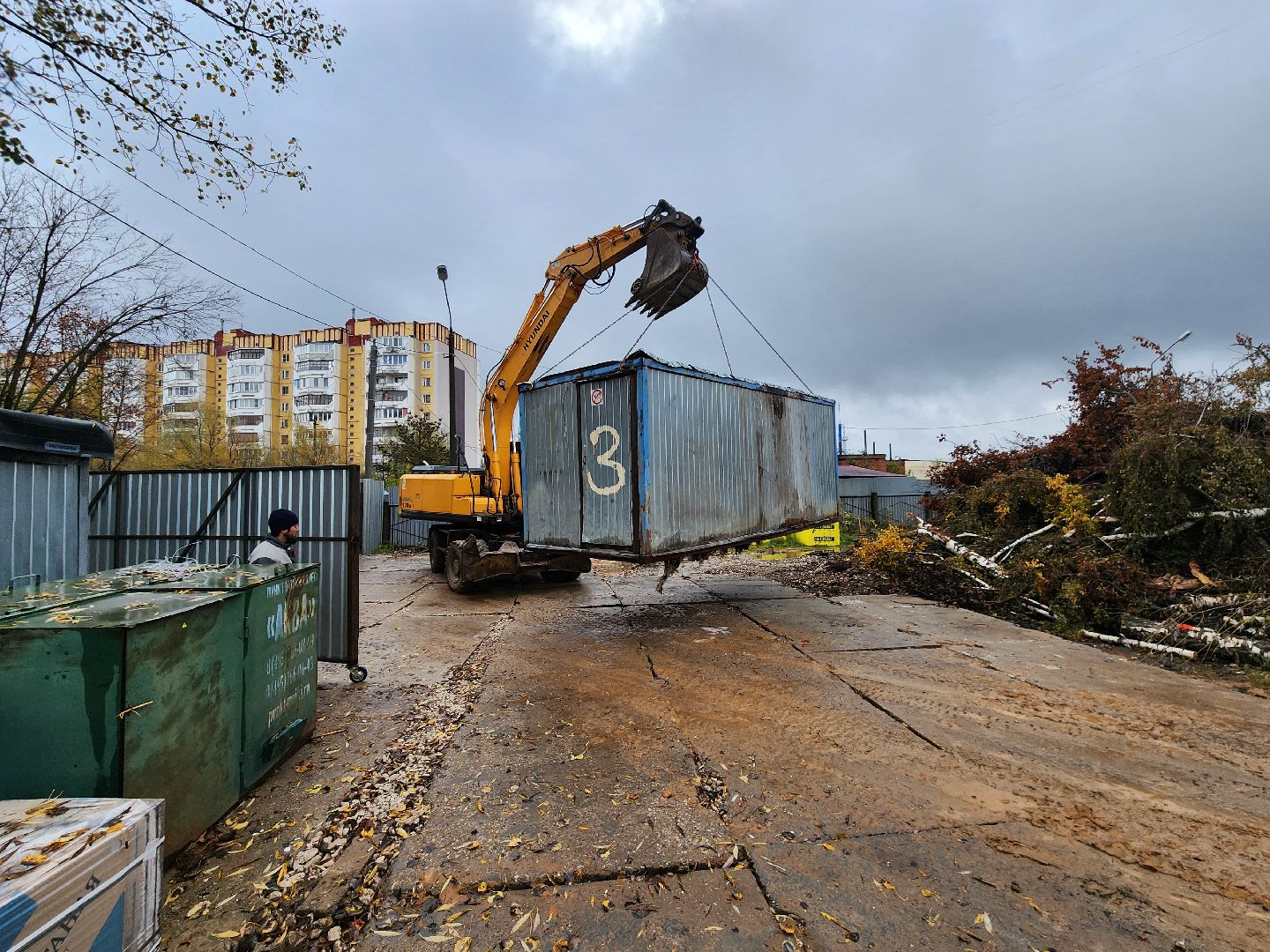чехов, улица чехова 8а, гимназия 2, новая пристройка, строительство, реконструкция, зона для мытья колес грузовиков, временная подъездная дорога, стройгородок, котлован, устранение второй смены в гимназии, госпрограмма московской области, строительство и капремонт социальных объектов,