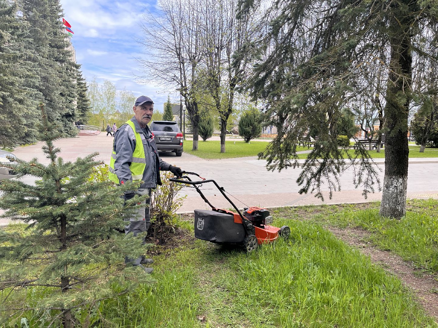 Шаховская, трава, коммунальные службы
