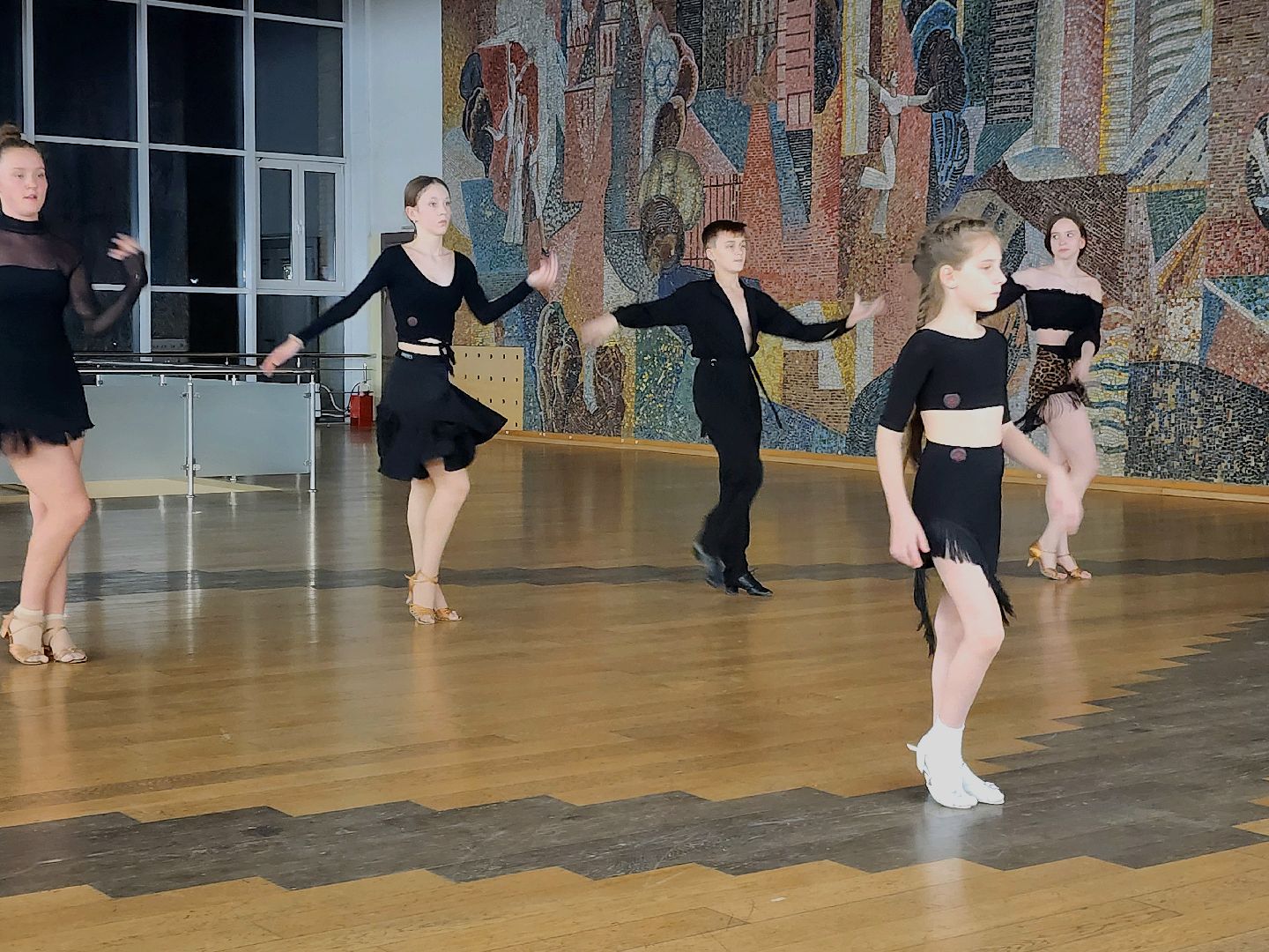 танцы, дк мир, культура,