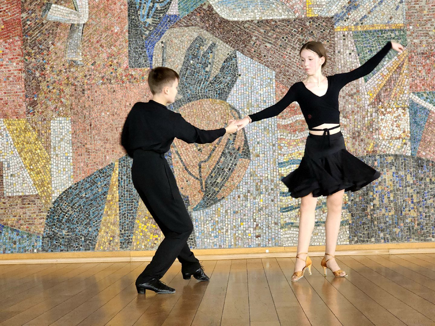 танцы, дк мир, культура,