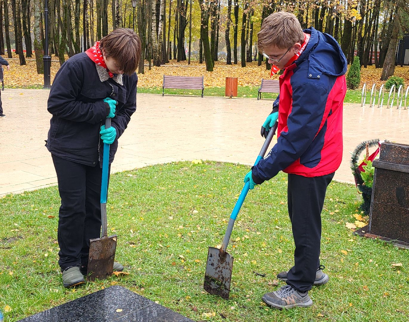 наро-фоминск, наро-фоминский городской округ, экологическая акция, благоустройство клумб, движение первых наро-фоминск, юннаты,