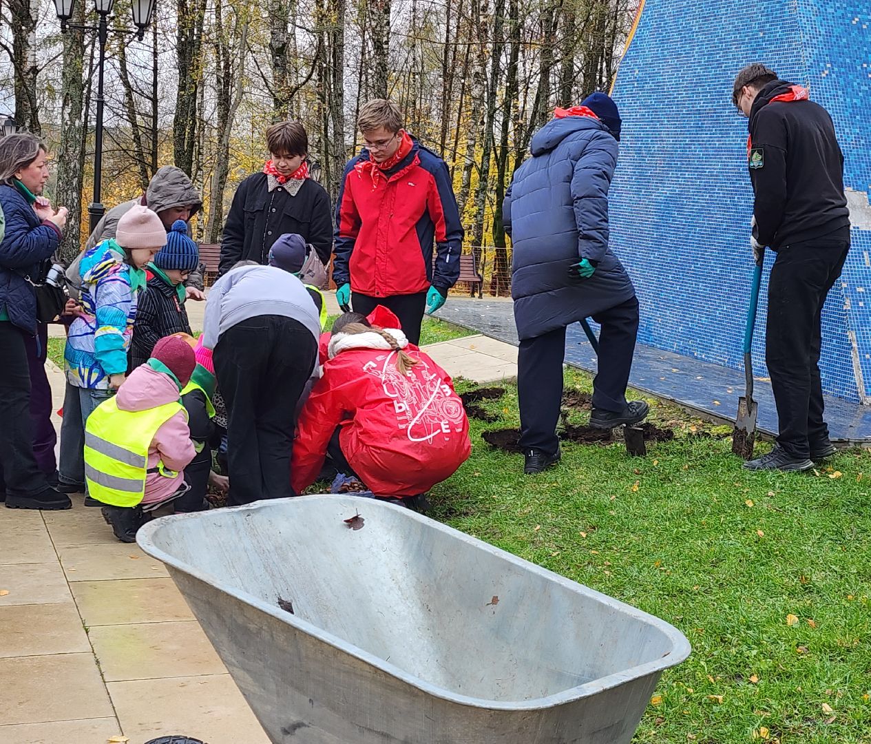 наро-фоминск, наро-фоминский городской округ, экологическая акция, благоустройство клумб, движение первых наро-фоминск, юннаты,