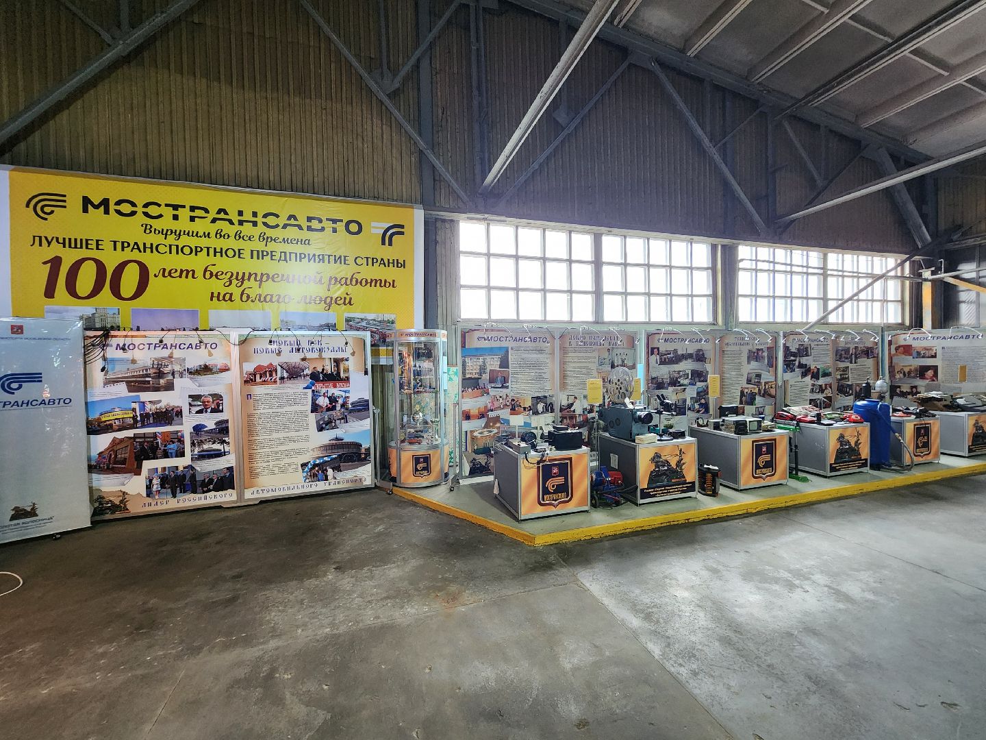 чехов, деревня манушкино, музей автотранспорта, выставка ретро-автомобилей, мострансавто, грузовики, автобусы, легковые машины, проездные билеты, макеты, архивная фотохроника, бесплатная выставка, экспозиция,