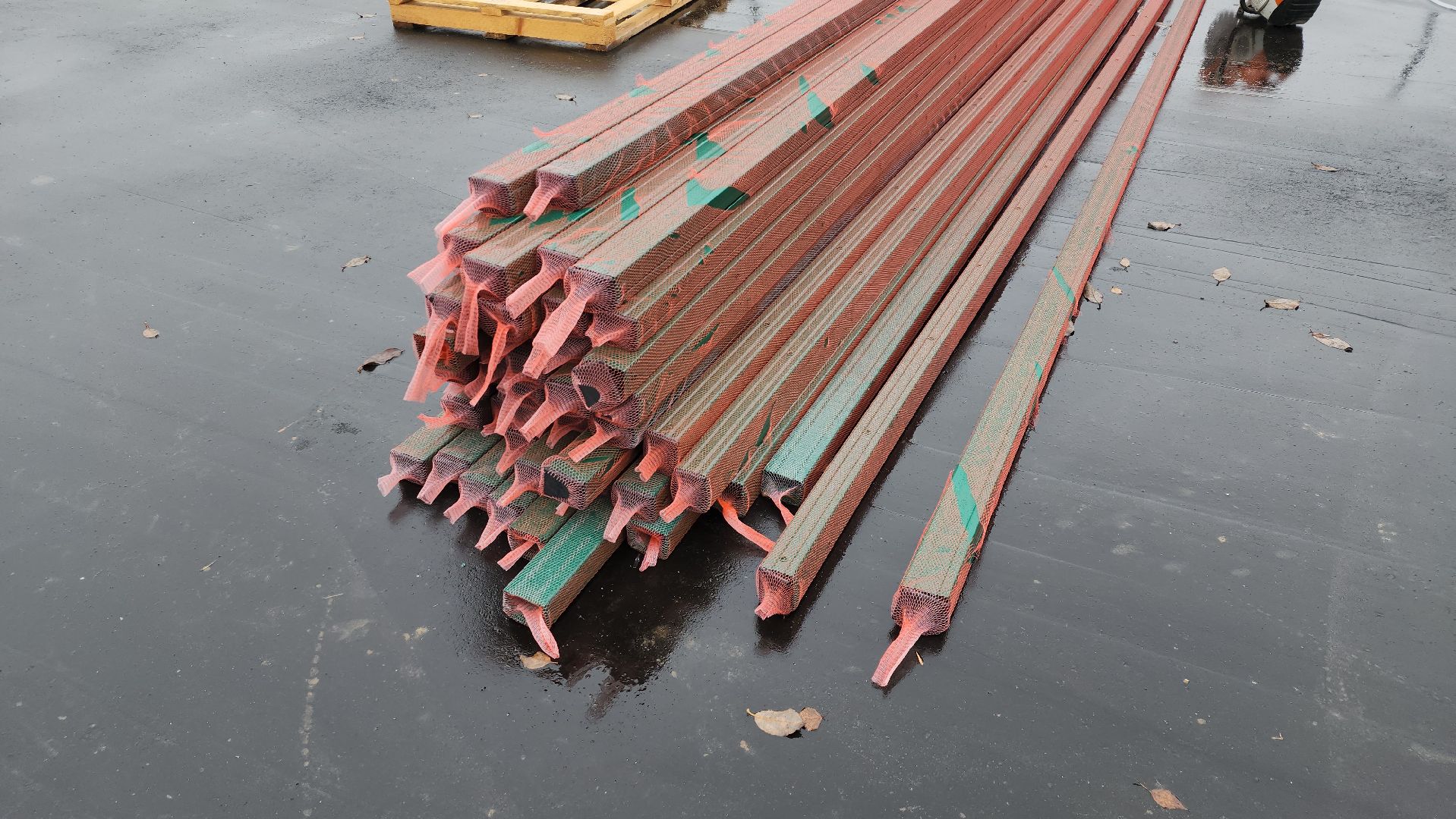 щёлково, новая спортивная площадка, маврино, Установка опор спортивной площадки,