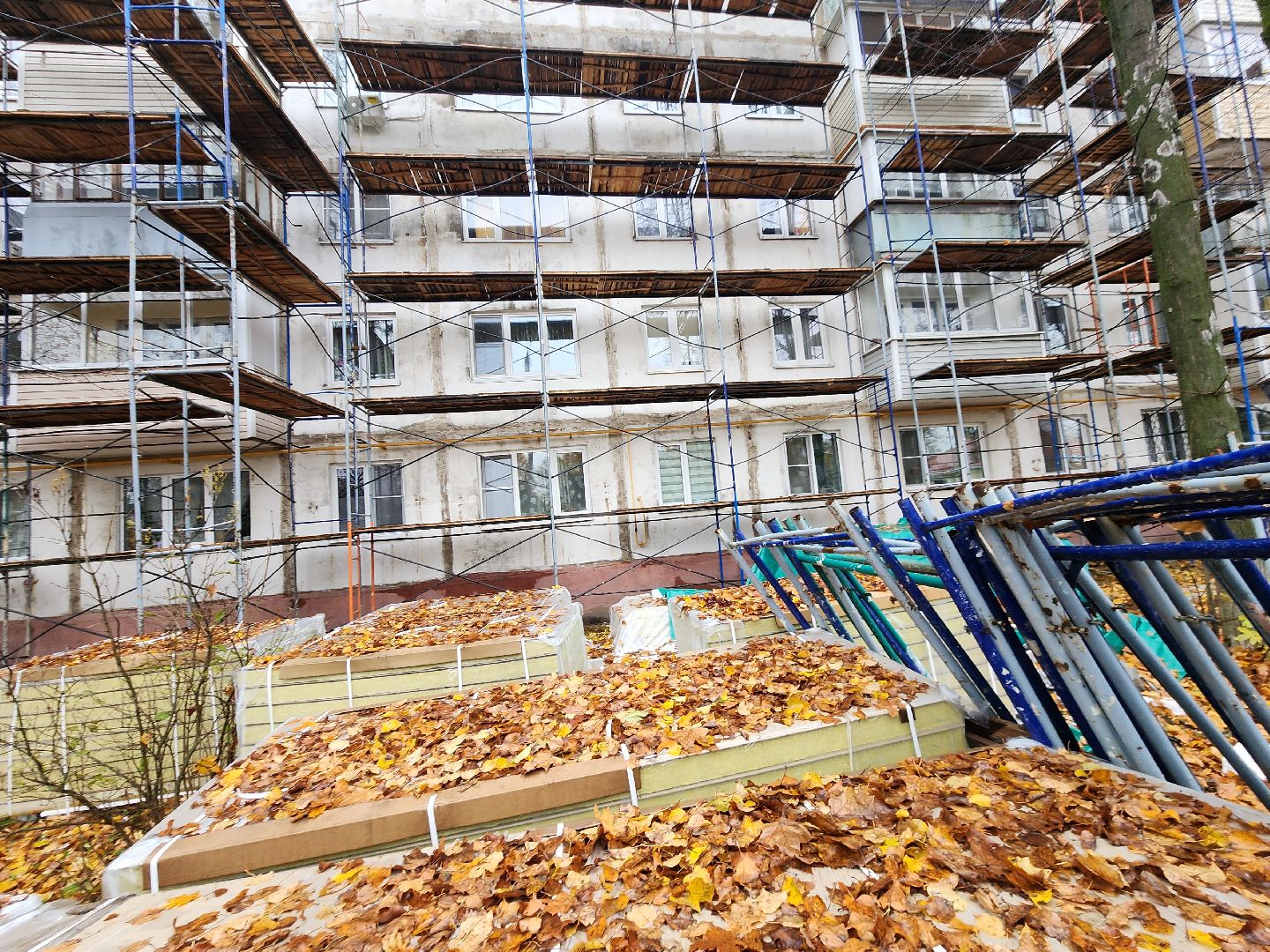 чехов, микрорайон венюково, улица гагарина 56, капремонт фасада, утепление дома, теплоизоляция, гидроизоляция, капитальный ремонт отмостки, обновление цоколя, фасадные работы, облицовка дома, фонд капремонта московской области, госпрограмма московской области, формирование комфортной городской среды,замена инженерных сетей,