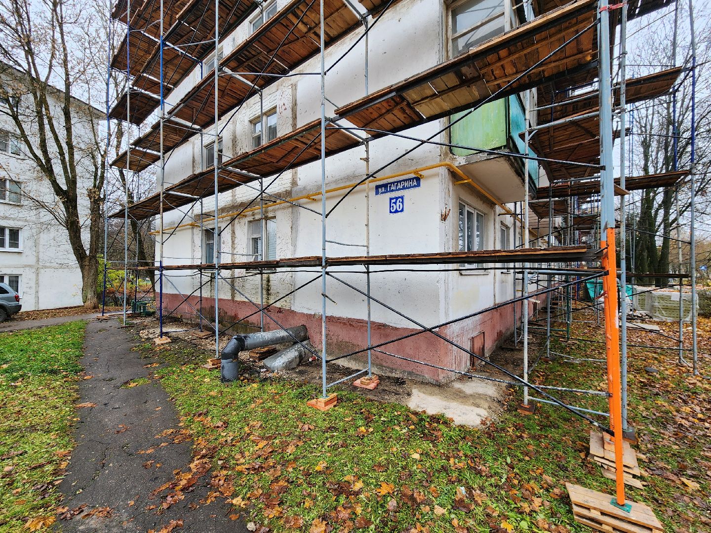чехов, микрорайон венюково, улица гагарина 56, капремонт фасада, утепление дома, теплоизоляция, гидроизоляция, капитальный ремонт отмостки, обновление цоколя, фасадные работы, облицовка дома, фонд капремонта московской области, госпрограмма московской области, формирование комфортной городской среды,замена инженерных сетей,