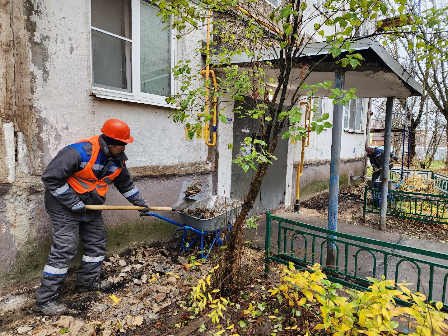 чехов, микрорайон венюково, улица гагарина 56, капремонт фасада, утепление дома, теплоизоляция, гидроизоляция, капитальный ремонт отмостки, обновление цоколя, фасадные работы, облицовка дома, фонд капремонта московской области, госпрограмма московской области, формирование комфортной городской среды,замена инженерных сетей,