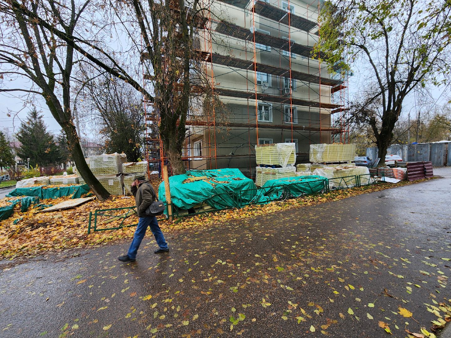 чехов, микрорайон венюково, улица гагарина 56, капремонт фасада, утепление дома, теплоизоляция, гидроизоляция, капитальный ремонт отмостки, обновление цоколя, фасадные работы, облицовка дома, фонд капремонта московской области, госпрограмма московской области, формирование комфортной городской среды,замена инженерных сетей,