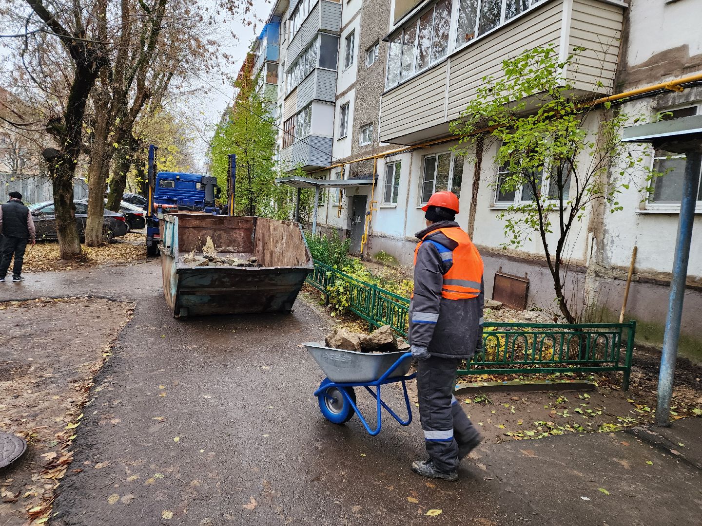 чехов, микрорайон венюково, улица гагарина 56, капремонт фасада, утепление дома, теплоизоляция, гидроизоляция, капитальный ремонт отмостки, обновление цоколя, фасадные работы, облицовка дома, фонд капремонта московской области, госпрограмма московской области, формирование комфортной городской среды,замена инженерных сетей,