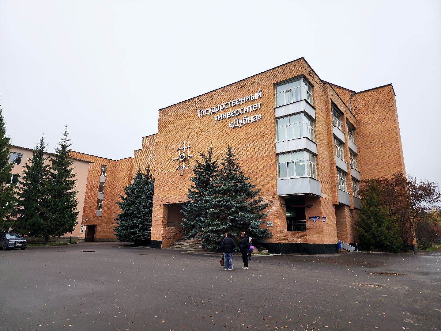 дубна, университет дубна, фоновая ходьба, человек идущий, здоровый образ жизни,