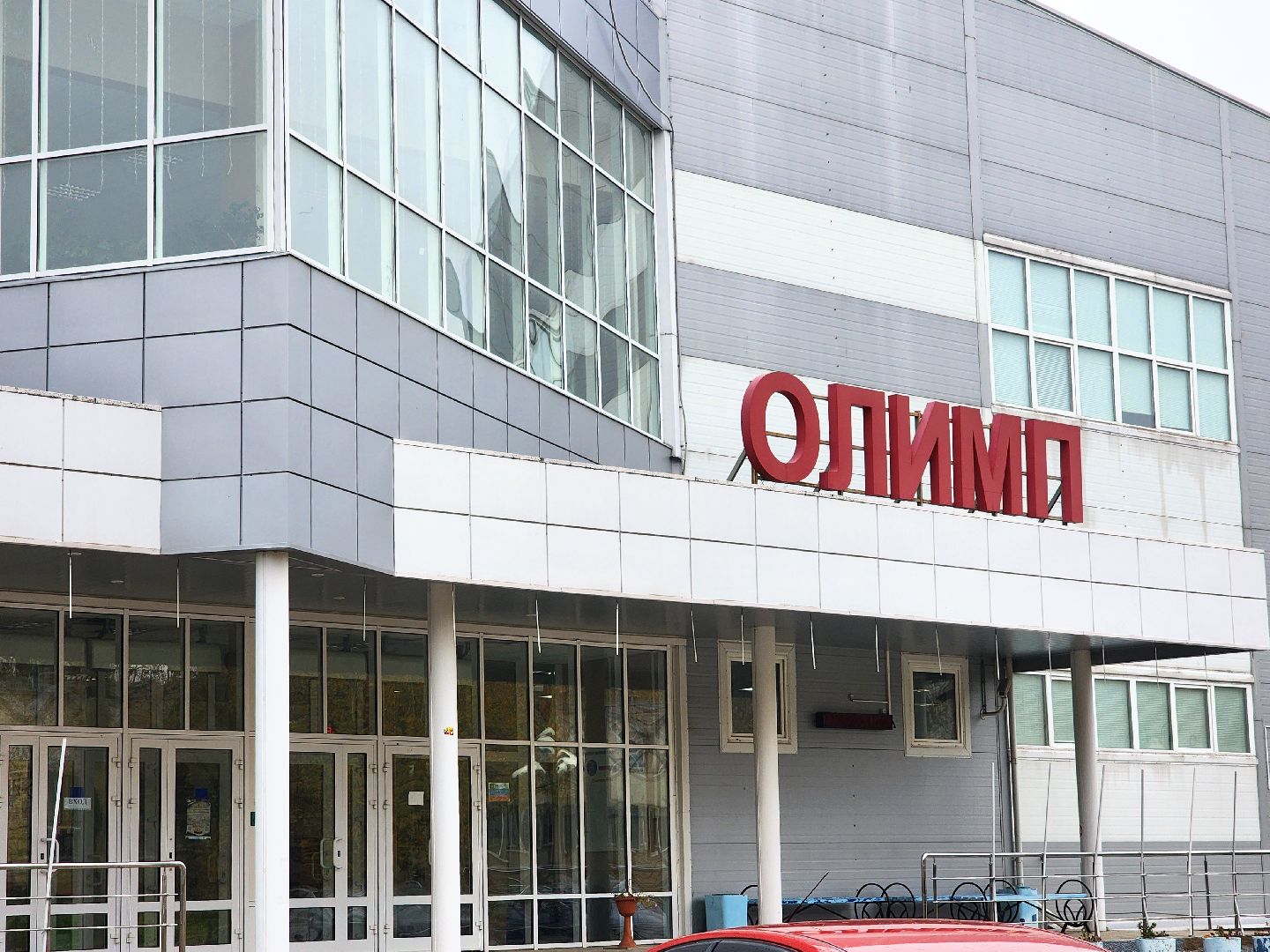 дубна, университет дубна, фоновая ходьба, человек идущий, здоровый образ жизни,