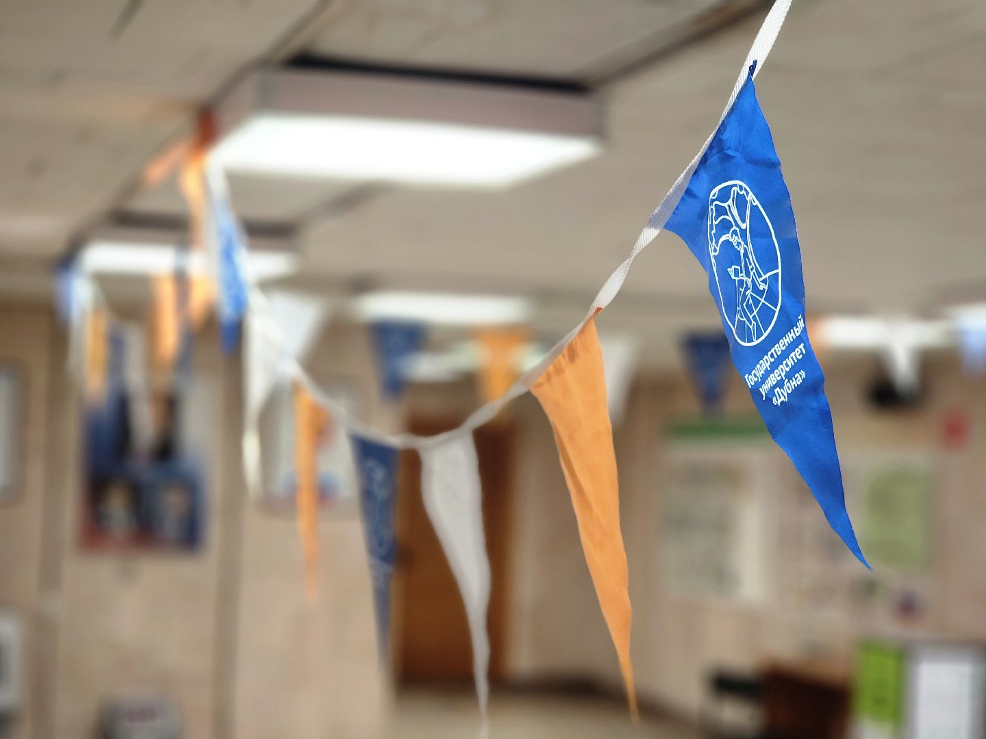 дубна, университет дубна, фоновая ходьба, человек идущий, здоровый образ жизни,