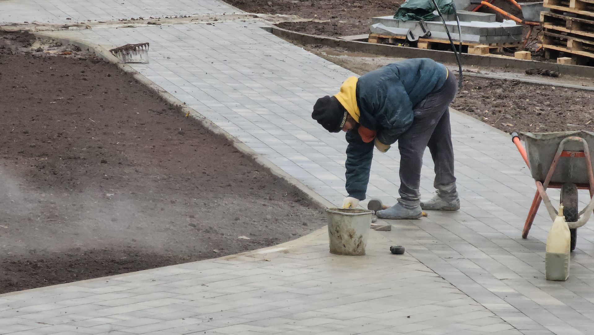 кашира, благоустройство, комфортная городская среда, сквер, тротуарная плитка, озеленение, освещение, безопасный регион,