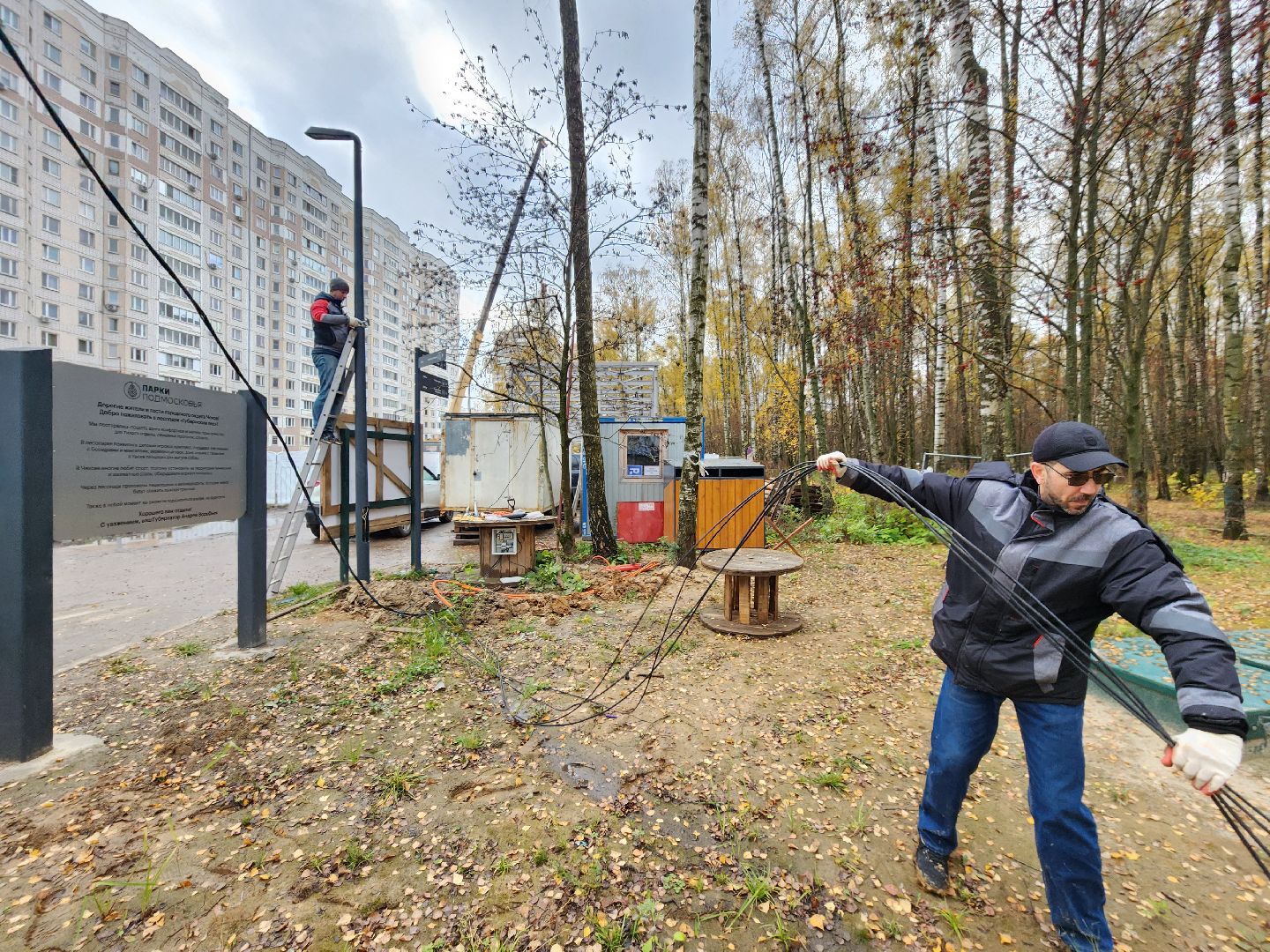 чехов,микрорайон губернский, улица уездная, лесопарк, строительство, благоустройство, установка видеокамер, монтаж камер видеонаблюдения, система безопасный регион, столбы освещения, фонари, универсальный павильон, серверная,госпрограмма московской области, формирование комфортной городской среды,