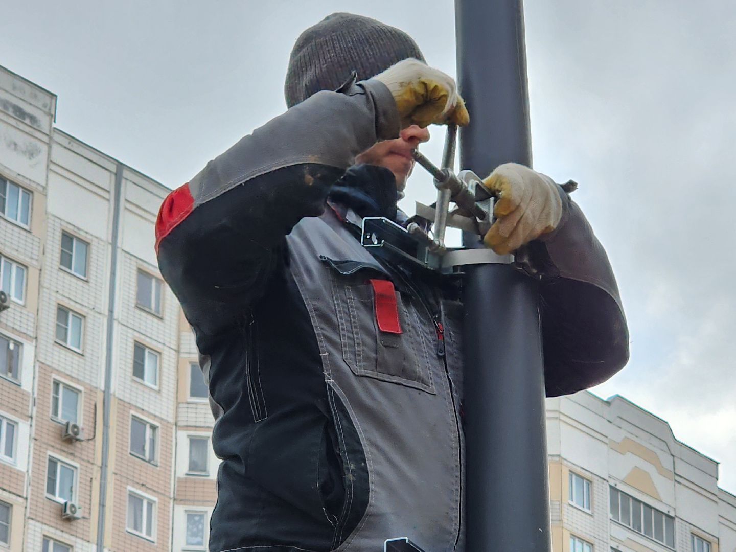 чехов,микрорайон губернский, улица уездная, лесопарк, строительство, благоустройство, установка видеокамер, монтаж камер видеонаблюдения, система безопасный регион, столбы освещения, фонари, универсальный павильон, серверная,госпрограмма московской области, формирование комфортной городской среды,