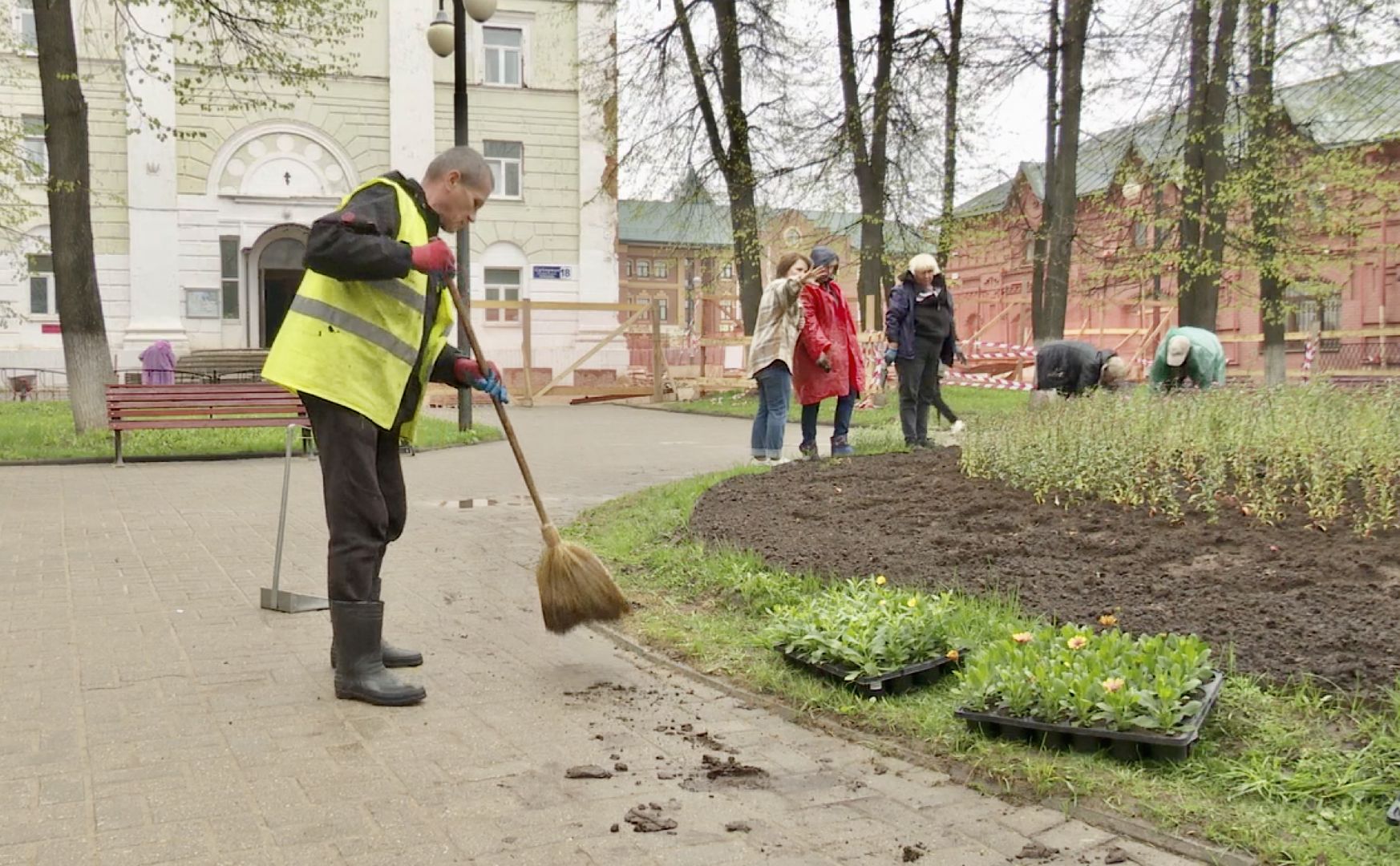 Клин, благоустройство, цветы, весна