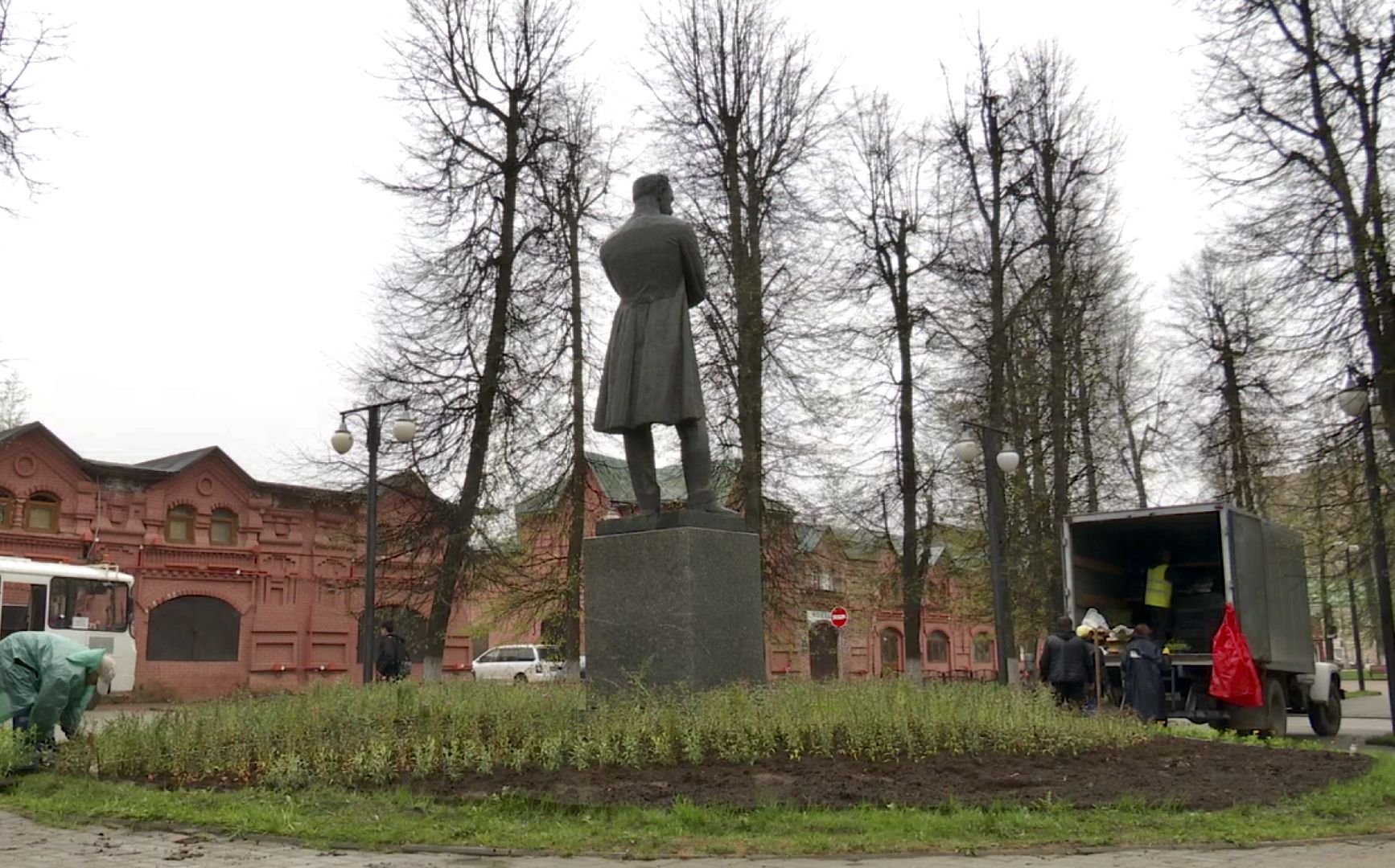 Клин, благоустройство, цветы, весна