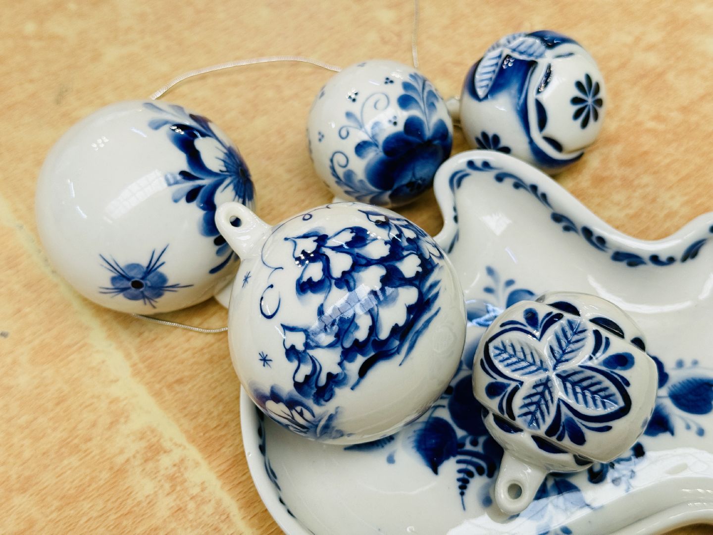 гжель, гжельская роспись, гжельский завод художественной росписи, новый год, производство елочных игрушек, елочные игрушки,