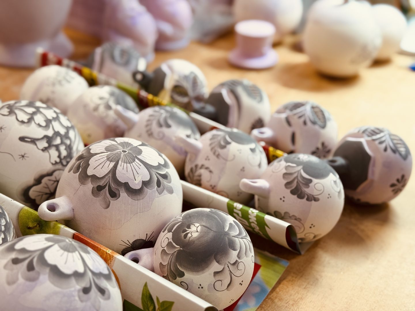 гжель, гжельская роспись, гжельский завод художественной росписи, новый год, производство елочных игрушек, елочные игрушки,