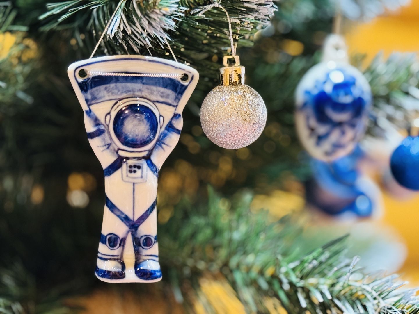 гжель, гжельская роспись, гжельский завод художественной росписи, новый год, производство елочных игрушек, елочные игрушки,