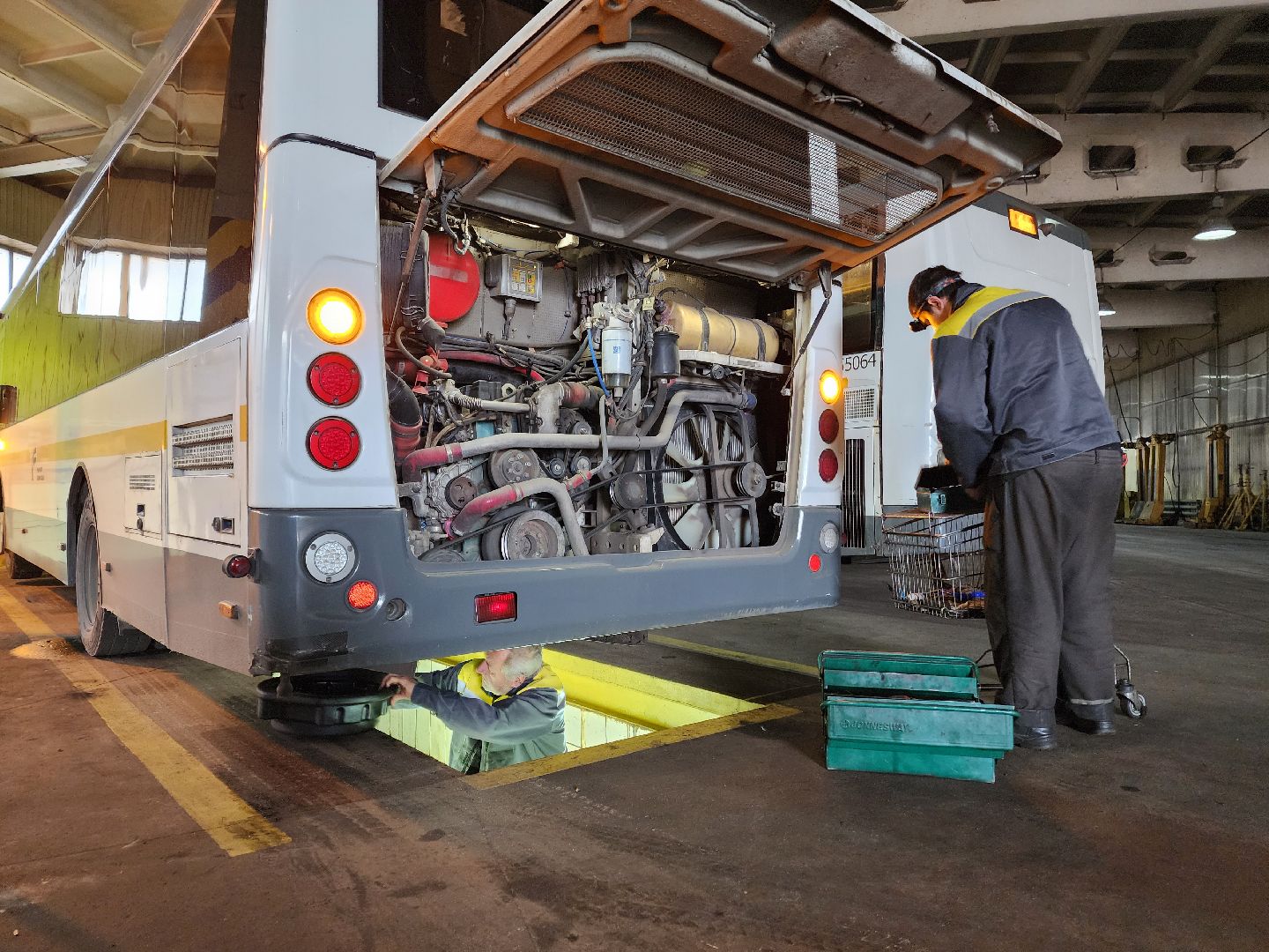 чехов, деревня манушкино, филиал мострансавто, производственная база чехов, автопарк, техобслуживание, маршруты, ремонт автобусов, штат, пополнение автопарка, подготовка автобусов к рейсам, руководитель пб чехов, алексей коркин, медосмотры, оплата проезда, набор сотрудников, вакансии,