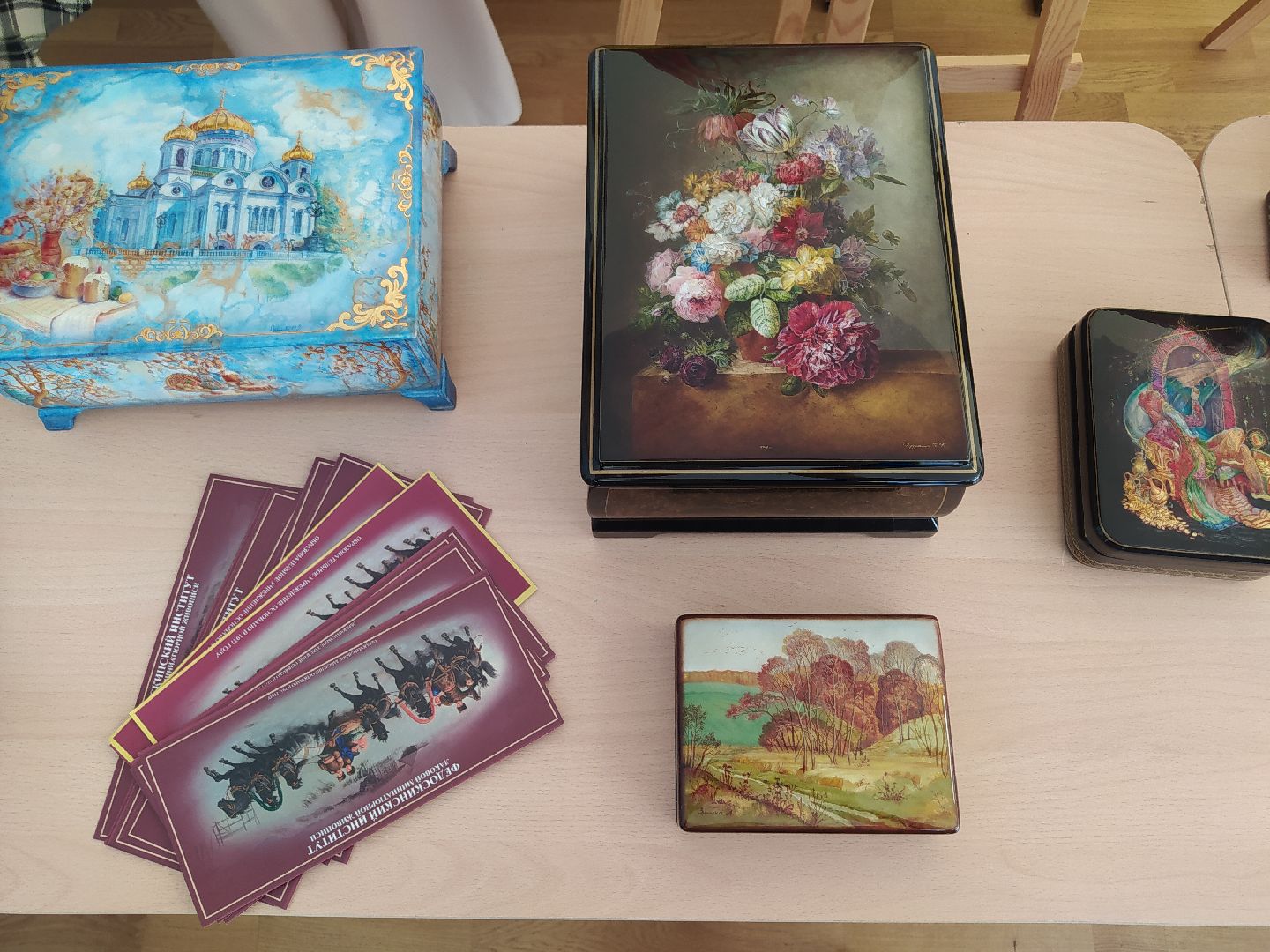 Народные промыслы, профориентация, подносы, картины, резьба по дереву