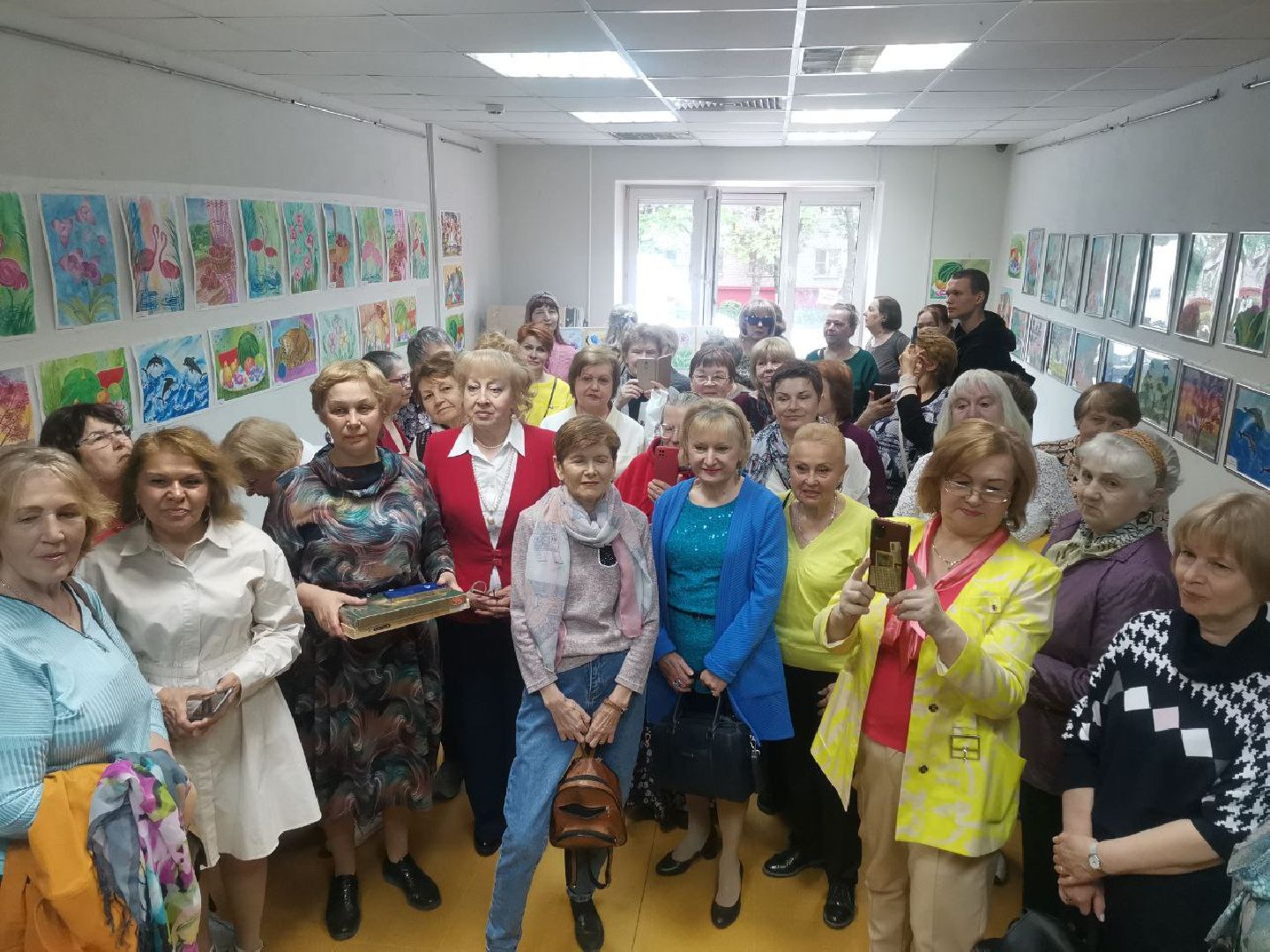 Балашиха, художественная школа Параллели, школа рисования для пожилых, фонд президентских грантов, выставка рисунков
