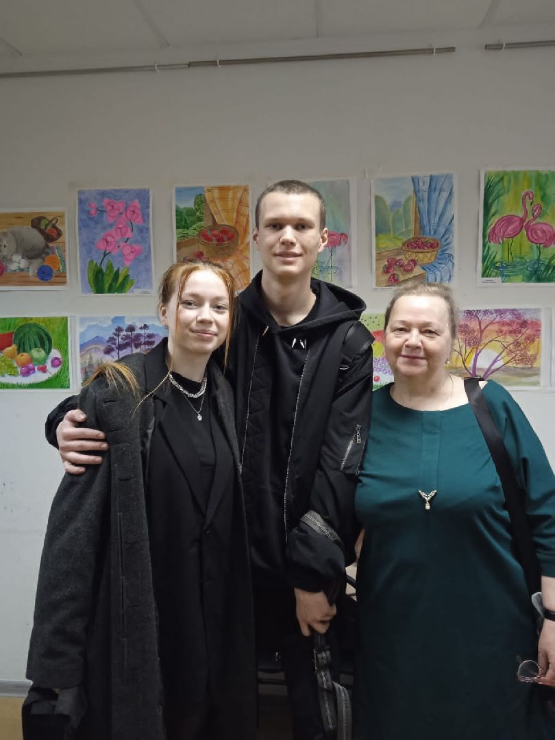 Балашиха, художественная школа Параллели, школа рисования для пожилых, фонд президентских грантов, выставка рисунков