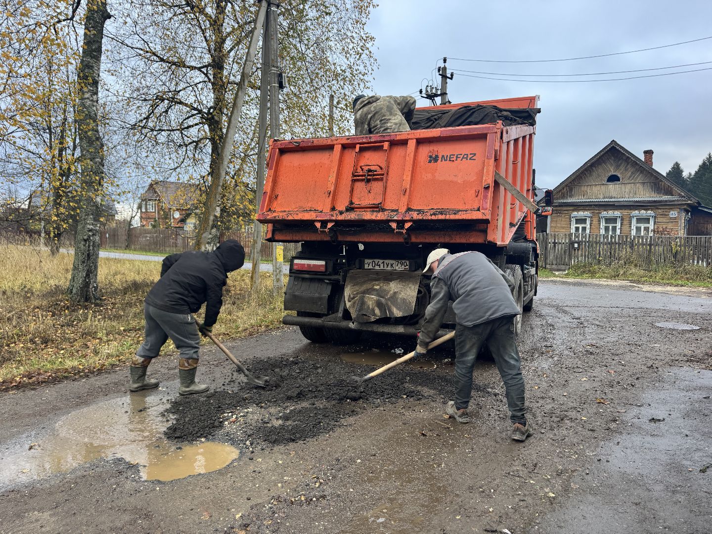шаховская, ямочный ремон, асфальтирование дорог, асфальтная крошка,