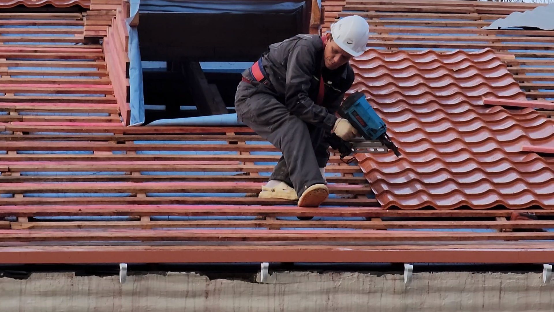 чехов, улица чехова 27, центр детского творчества, капитальный ремонт, реконструкция, обновление, замена кровельного покрытия, капремонт кровли, двускатная крыша, гидроизоляция,  теплоизоляция, фасадные работы, утепление фасада, новые строительные материалы,госпрограмма московской области,