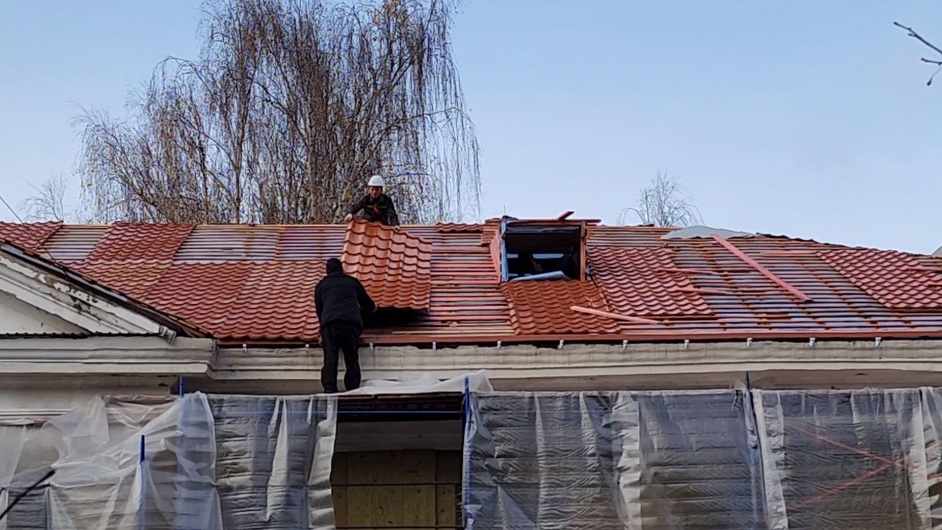 чехов, улица чехова 27, центр детского творчества, капитальный ремонт, реконструкция, обновление, замена кровельного покрытия, капремонт кровли, двускатная крыша, гидроизоляция,  теплоизоляция, фасадные работы, утепление фасада, новые строительные материалы,госпрограмма московской области,