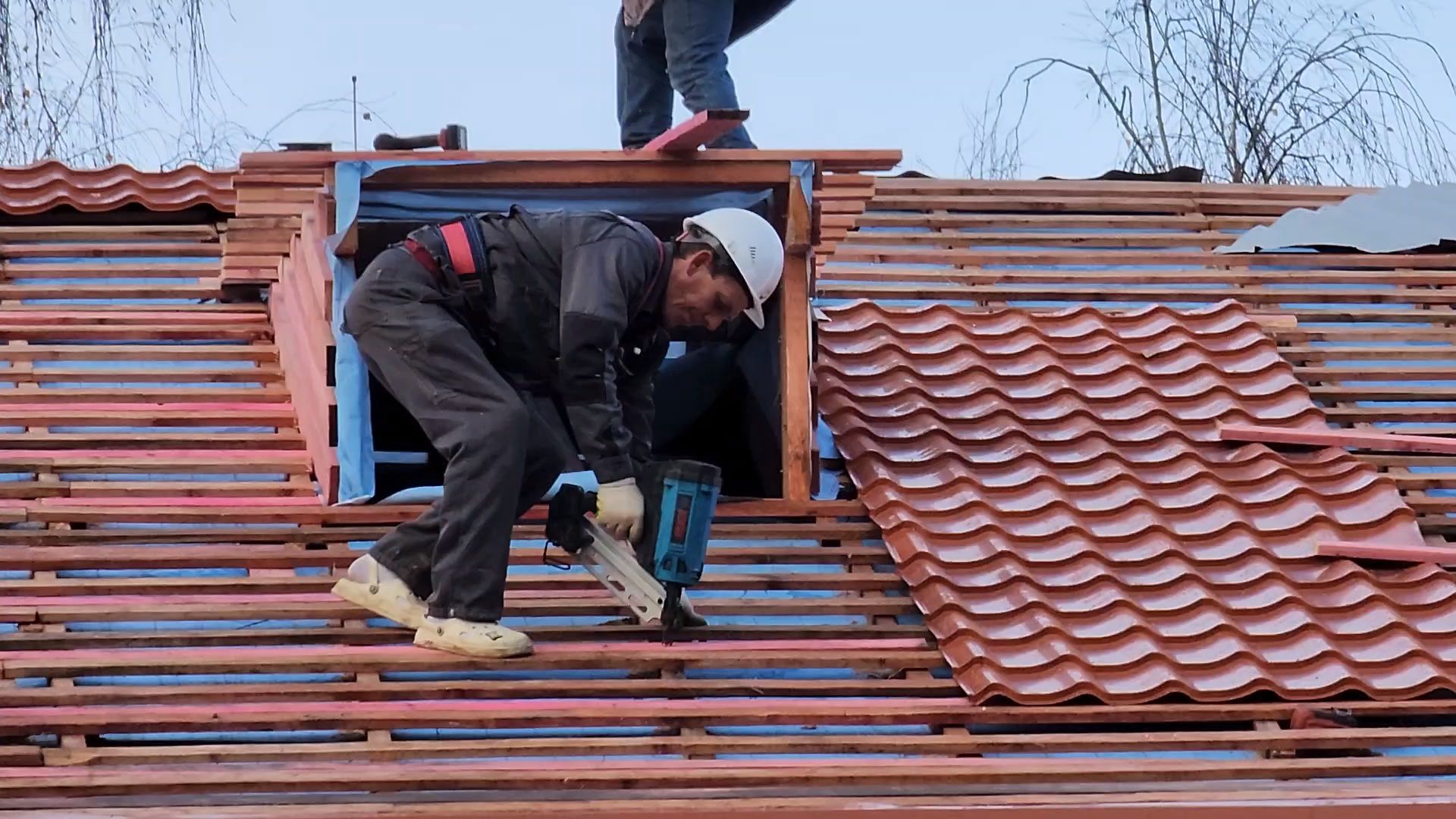 чехов, улица чехова 27, центр детского творчества, капитальный ремонт, реконструкция, обновление, замена кровельного покрытия, капремонт кровли, двускатная крыша, гидроизоляция,  теплоизоляция, фасадные работы, утепление фасада, новые строительные материалы,госпрограмма московской области,