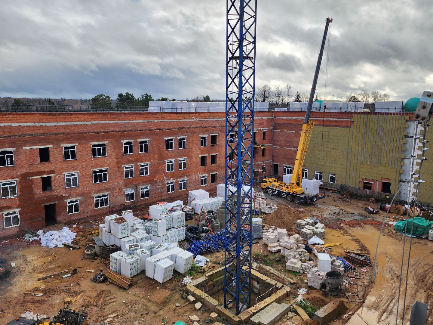 чехов, поселок мещерское, психиатрическая больница, новый корпус, строительство, реконструкция,каменная кладка, внутренние перегородки, кирпичная кладка, перегородки из кирпичей, зонирование, внутренняя отделка помещений, остекление здания, фасадные работы, инженерные сети, нацпроект здравоохранение, госпрограмма московской области,