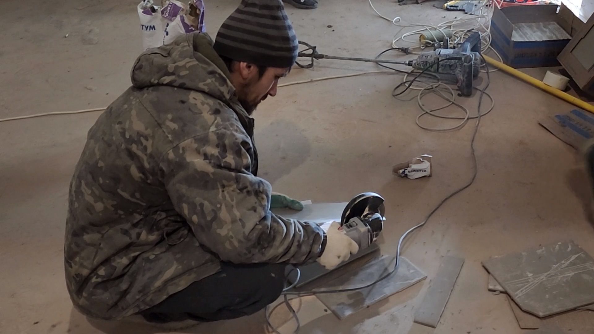 чехов, улица мира 4а, детская поликлиника, строительство, внутренняя отделка помещений, укладка керамической плитки, штукатурка, фасадные работы, остекление, монтаж подоконников, инженерные сети, госпрограмма московской области, комиссия, проверка, заместитель главы округа александр ротнов, главврач чеховской больницы, андрей попов,